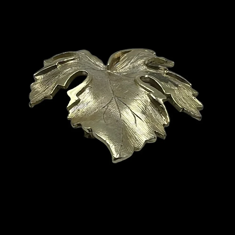 Vintage Leaf Brooch Gold Tone‎ Brushed Veins Pin